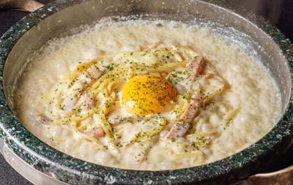 石焼き鍋パスタ カルボナーラ